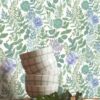 Papier peint Casadeco de la collection Soliflore, Garden Flowers met l'accent sur la diversité florale des jardins, disponible en 2 coloris.