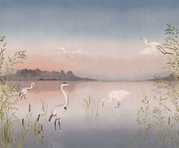 Wonderwalls 2 Marais Sauvage par Casadeco Panoramique Casadeco de la collection Wonderwalls 2 capture une scène avec des grues et une lumière douce du soleil couchant.