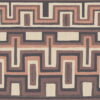 Papier peint Morelos de la collection Amani par Masureel propose un motif géométrique en zigzag inspiré des textures et des motifs mexicains traditionnels, mais réinterprété avec une touche contemporaine.