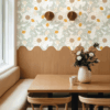 Papier peint Sunflower de la collection Kitchen Box par Caselio met en avant de grandes fleurs méditerranéennes idéal pour une cuisine ensoleillée.
