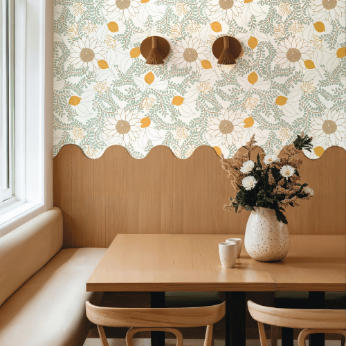 Papier peint Sunflower de la collection Kitchen Box par Caselio met en avant de grandes fleurs méditerranéennes idéal pour une cuisine ensoleillée.