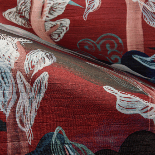 Papier Peint Arte Alaya Saranda Vermilion trees Vague 3 Le papier peint Saranda de la collection Alaya d'Arte est inspiré des collines brumeuses de la forêt indienne éponyme offrant une atmosphère asiatique.