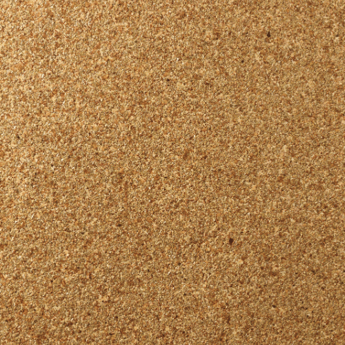 Papier peint Grezzo – Arte Essentials Kaolin : Aux éclats de basalte, une matière brute aux éclats naturels et nuances minérales inspirées de la pierre.