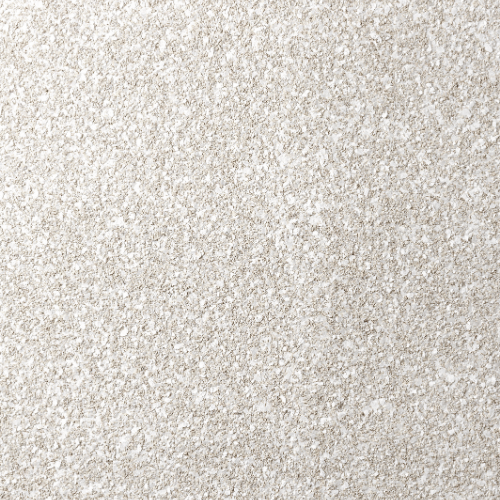 Papier peint Grezzo – Arte Essentials Kaolin : Aux éclats de basalte, une matière brute aux éclats naturels et nuances minérales inspirées de la pierre.