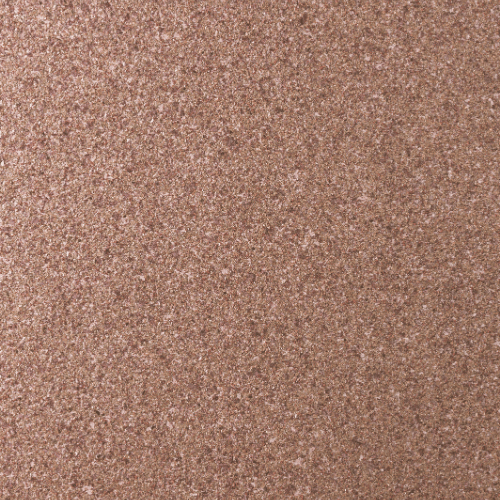 Papier peint Grezzo – Arte Essentials Kaolin : Aux éclats de basalte, une matière brute aux éclats naturels et nuances minérales inspirées de la pierre.