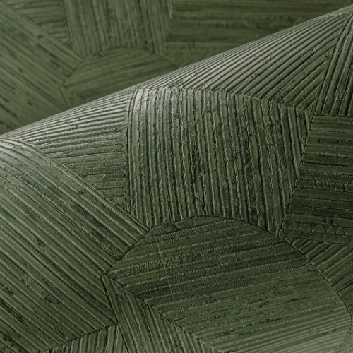 Le papier peint Mauna de la collection Lanai d'Arte propose un motif artisanal composé de fragments de rotin incrustés à la main puis fidèlement reproduits.