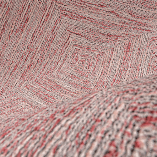 Papier Peint Arte Antigua Pentagono Fuchsia Vague 3 Le papier peint Pentagono de la collection Antigua d'Arte est un revêtement mural à effet bouclé, marié à un motif géométrique pentagonal pour un design doux