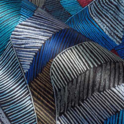 Chintz de la collection Décors et Panoramiques d'Arte est un revêtement mural coloré aux lignes de craie exubérantes, fini en textile fil-à-fil brillant.