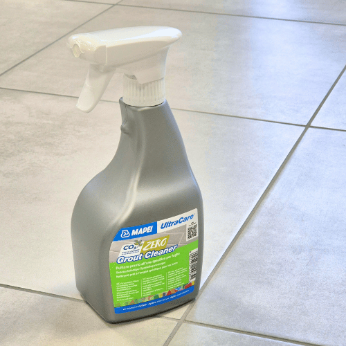Le Mapei Ultracare Grout Cleaner en spray est un nettoyant prêt à l’emploi pour joints ciment et époxy utilisable en intérieur et extérieur.