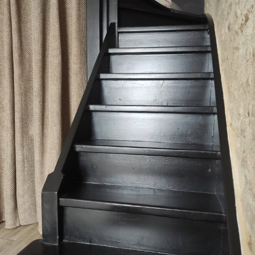 Réalisation d'un escalier en Sigmasol SB RAL 9005 (noir)